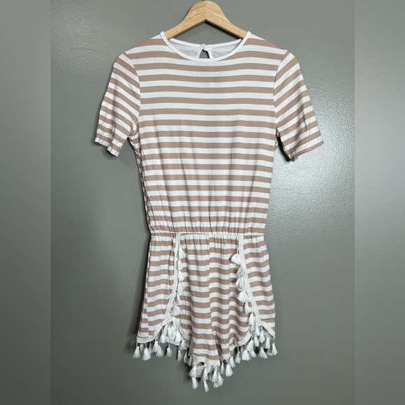 Pretty Little Thing playsuit romper white tan stripes tassel size 4 resort wear - Picture 2 of 6